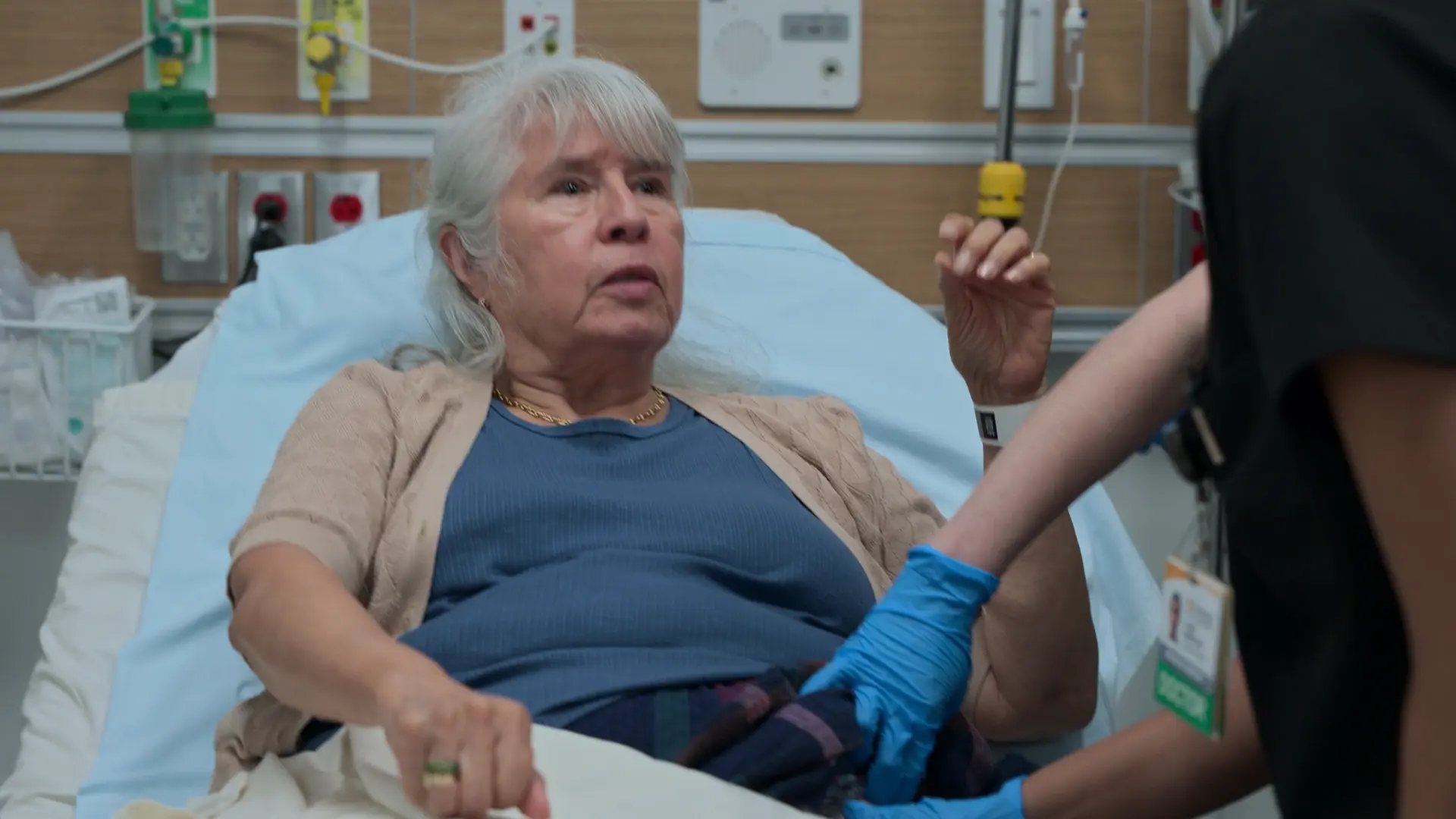 Patiente de 78 ans se présentant pour une douleur et des ecchymoses à la hanche gauche suite à un accident sur la voie publique (piéton contre véhicule) à faible cinétique.